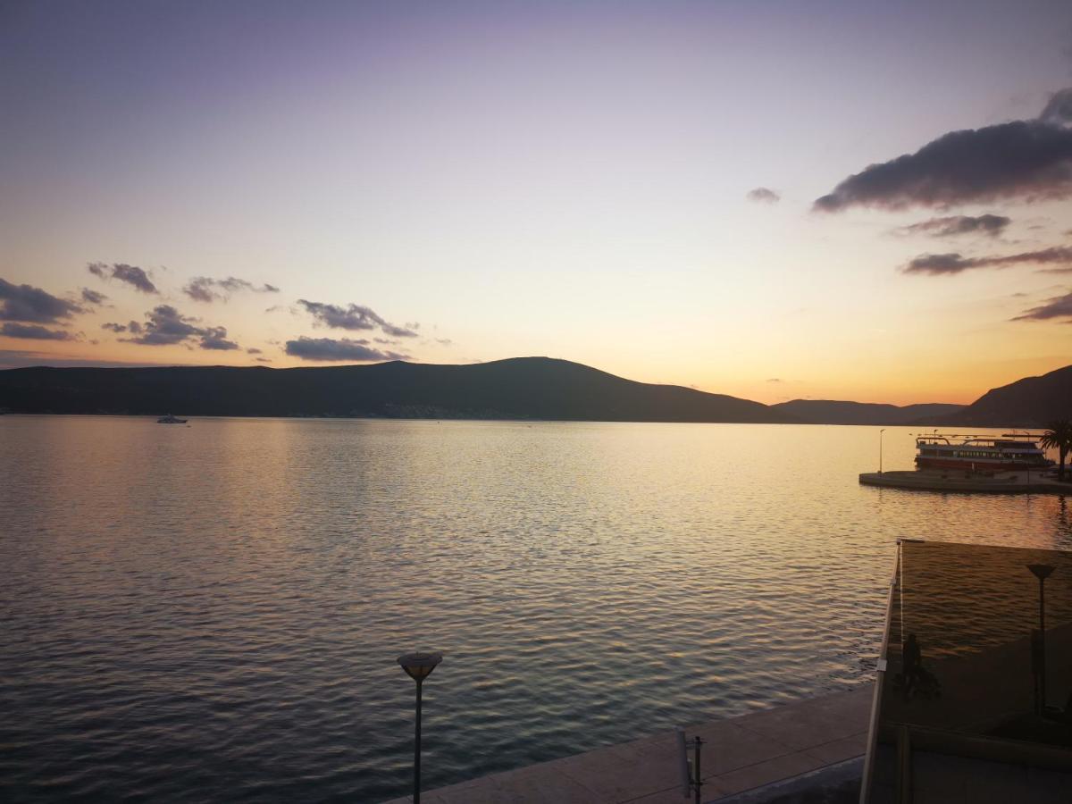 Seafront Apartments Tivat Extérieur photo